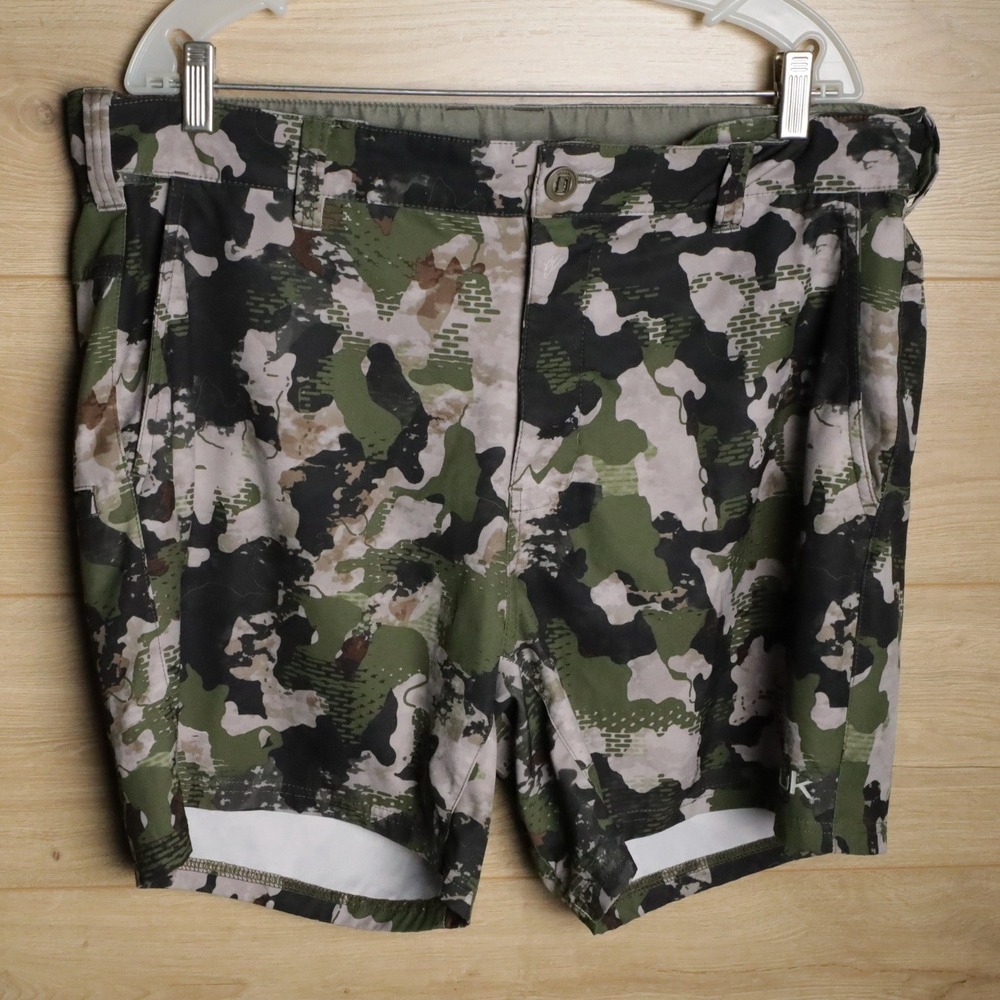Huk Performance Camo Fishing‎ Shorts Men's Size XXL Adjustable Waist Quick Dry